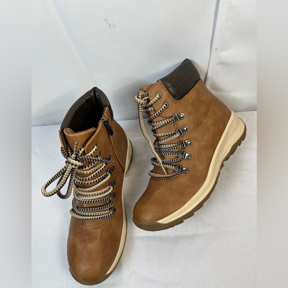 New Attitude Womens Brown Lace Up Brown Winter  Boots Size 8 M New